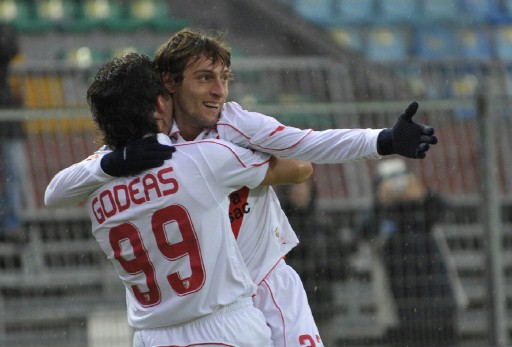 Tarana esulta con Godeas dopo l'1-0
