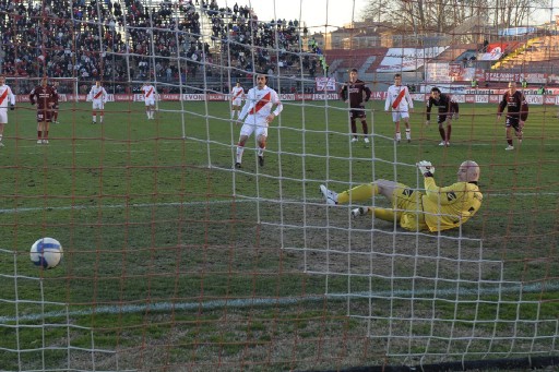 Caridi trasforma impeccabilmente il rigore del 2-0
