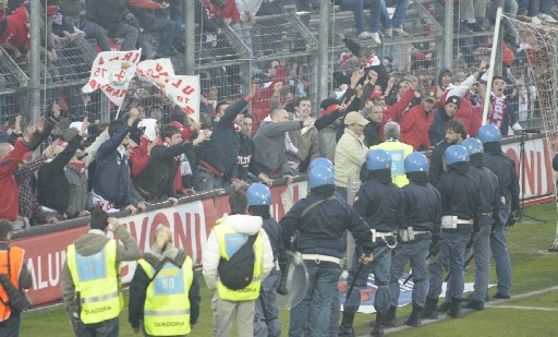 Si accende la pacifica contestazione dei tifosi virgiliani
