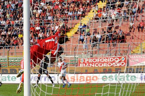 L'incredibile eurogol del mitico "nasso-Nassi"