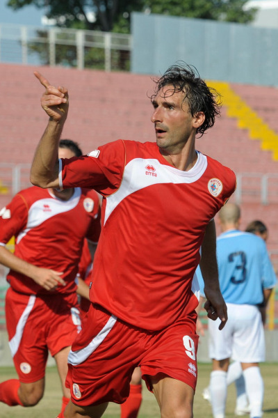 Ciccio esulta dopo il gol del pareggio